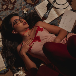 收聽Ana Laura Lopes的Espero bem mais de você歌詞歌曲