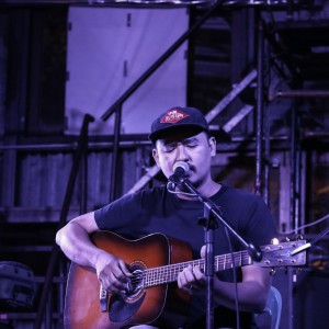 Listen to จะใด song with lyrics from ดวงดาว เดียวดาย