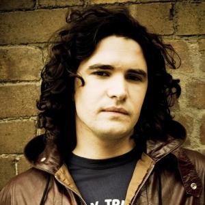 ดาวน์โหลดและฟังเพลง Bleed พร้อมเนื้อเพลงจาก Luke Thompson