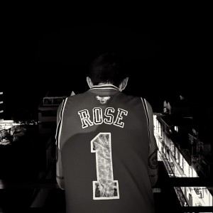 ดาวน์โหลดและฟังเพลง DERRICK ROSE พร้อมเนื้อเพลงจาก Toni Zeno