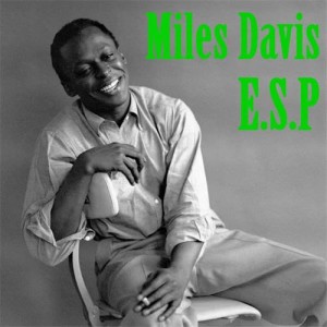 收聽Miles Davis的Agitation歌詞歌曲