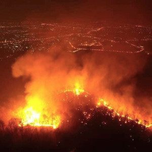 Dengarkan คนกับโลก lagu dari 16 Lambo dengan lirik