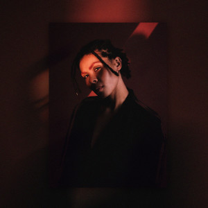 Dengarkan lagu My Head Is under Water nyanyian Dajana dengan lirik