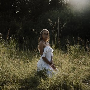 Listen to Отпускаю song with lyrics from Nika