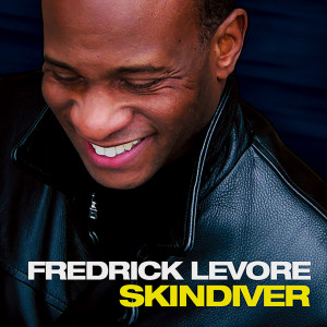 ดาวน์โหลดและฟังเพลง Full Moon Lover พร้อมเนื้อเพลงจาก Fredrick Levore