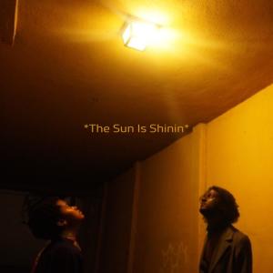 ดาวน์โหลดและฟังเพลง The Sun Is Shinin' พร้อมเนื้อเพลงจาก Seren Feels