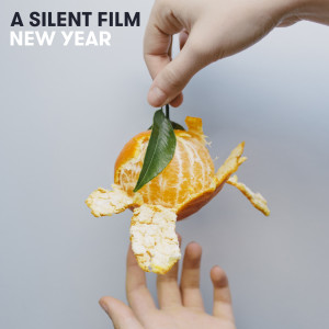 Dengarkan lagu Paralysed nyanyian A Silent Film dengan lirik