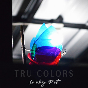 收聽Lucky Pit的Tru Colors歌詞歌曲