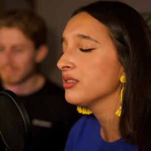 收聽Yasmine Gill的Say A Little Prayer (Live Session)歌詞歌曲