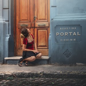 ดาวน์โหลดและฟังเพลง Baldosa floja พร้อมเนื้อเพลงจาก Agustina Cirulnik