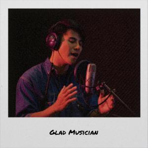 Dengarkan lagu Muzzy Arsehole nyanyian Wina Ditz dengan lirik