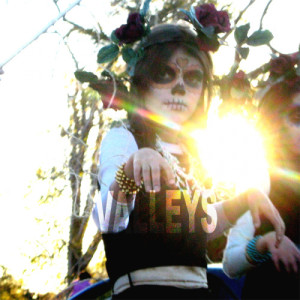 ดาวน์โหลดและฟังเพลง Ten Thousand Hours พร้อมเนื้อเพลงจาก Valleys
