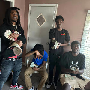 ดาวน์โหลดและฟังเพลง Dream Team (feat. Kblow) (Explicit) พร้อมเนื้อเพลงจาก Feyt