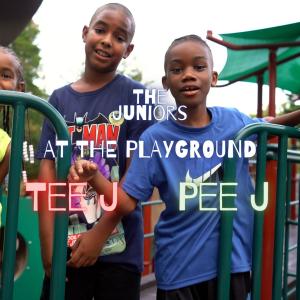 收聽the Juniors的At The Playground (feat. Tee J & Pee J) (Radio Edit)歌詞歌曲