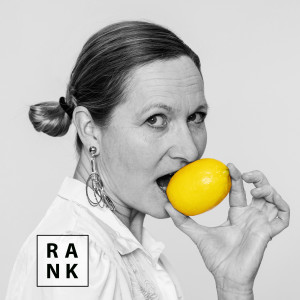 收聽Rank的Vælter Kaffen歌詞歌曲
