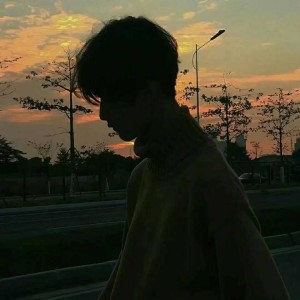 收聽冷白的疑心病歌詞歌曲