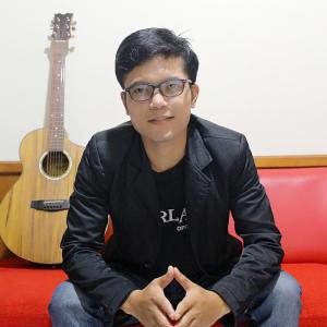 Dengarkan Sudah Biasa lagu dari Rehan Patih dengan lirik