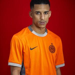 ดาวน์โหลดและฟังเพลง MOVIMENTO (Explicit) พร้อมเนื้อเพลงจาก TEJ DO SM