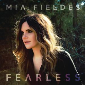 ดาวน์โหลดและฟังเพลง Fearless พร้อมเนื้อเพลงจาก Mia Fieldes