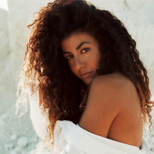 Nadia Gattas ดาวน์โหลดและฟังเพลงฮิตจาก Nadia Gattas
