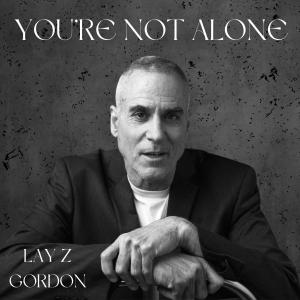 ดาวน์โหลดและฟังเพลง youre not alone พร้อมเนื้อเพลงจาก Lay Z Gordon