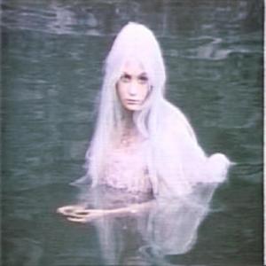 收聽Lucya的Sirena Nostalgia (Explicit)歌詞歌曲