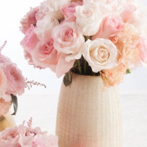 Listen to 玫瑰花  伴奏mP3 (伴奏) song with lyrics from 李且行