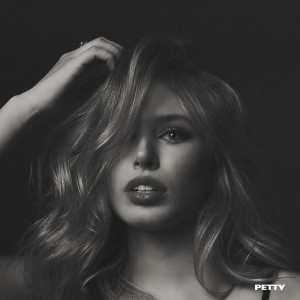 ดาวน์โหลดและฟังเพลง Petty พร้อมเนื้อเพลงจาก Sutton Reily