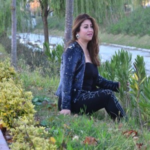 收聽Canan Avcı的Yıkılmak Yok Öyle歌詞歌曲