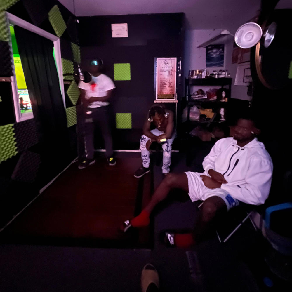 Bootz (feat. 1waysmokee & 1500 DreCoo) (Explicit)