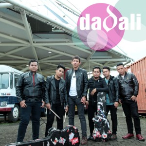Listen to Disaat Aku Mencintaimu song with lyrics from Dadali
