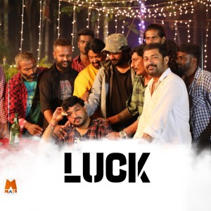 收听Naveen Sajju的90 Kudi Maga Palti Hodi (From "Luck")歌词歌曲