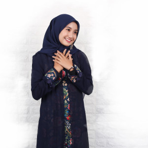 Dengarkan lagu Rawdatul Khayrat nyanyian Wangi Inema dengan lirik