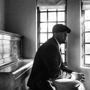 收听Lindo的Burnin'歌词歌曲