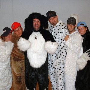 ดาวน์โหลดและฟังเพลง Dogz Dont Kill People Wabbitz Do - Mouldy Lookin' Stain พร้อมเนื้อเพลงจาก Goldie Lookin Chain