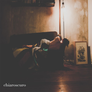 Album Chiaroscuro oleh Yasmine Hosseini