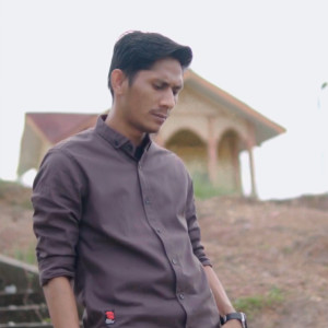Listen to Andaikan Waktu Bisa Terulang song with lyrics from BERGEK