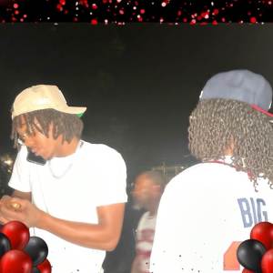 ดาวน์โหลดและฟังเพลง Diamonds Dancin' (Explicit) พร้อมเนื้อเพลงจาก GMBdev