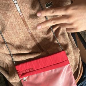 收聽6eyno的vintage prada bags (Explicit)歌詞歌曲