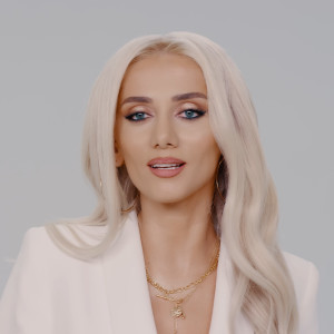 收聽Gresa Behluli的Babi jem, babushi jem歌詞歌曲