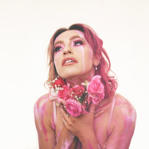 收听Beth McCarthy的She Gets The Flowers (Acoustic)歌词歌曲