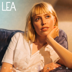 ดาวน์โหลดและฟังเพลง Okay พร้อมเนื้อเพลงจาก LEA