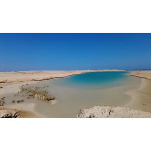 ดาวน์โหลดและฟังเพลง SINAI พร้อมเนื้อเพลงจาก Royster