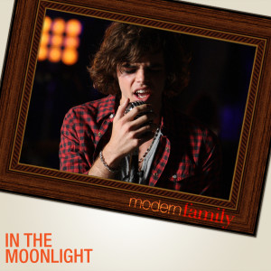 ดาวน์โหลดและฟังเพลง In the Moonlight (From "Modern Family") พร้อมเนื้อเพลงจาก Modern Family Cast