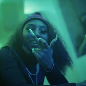 收听DJ Swervy B的BUMP IT (feat. Kenzo B) (Explicit)歌词歌曲