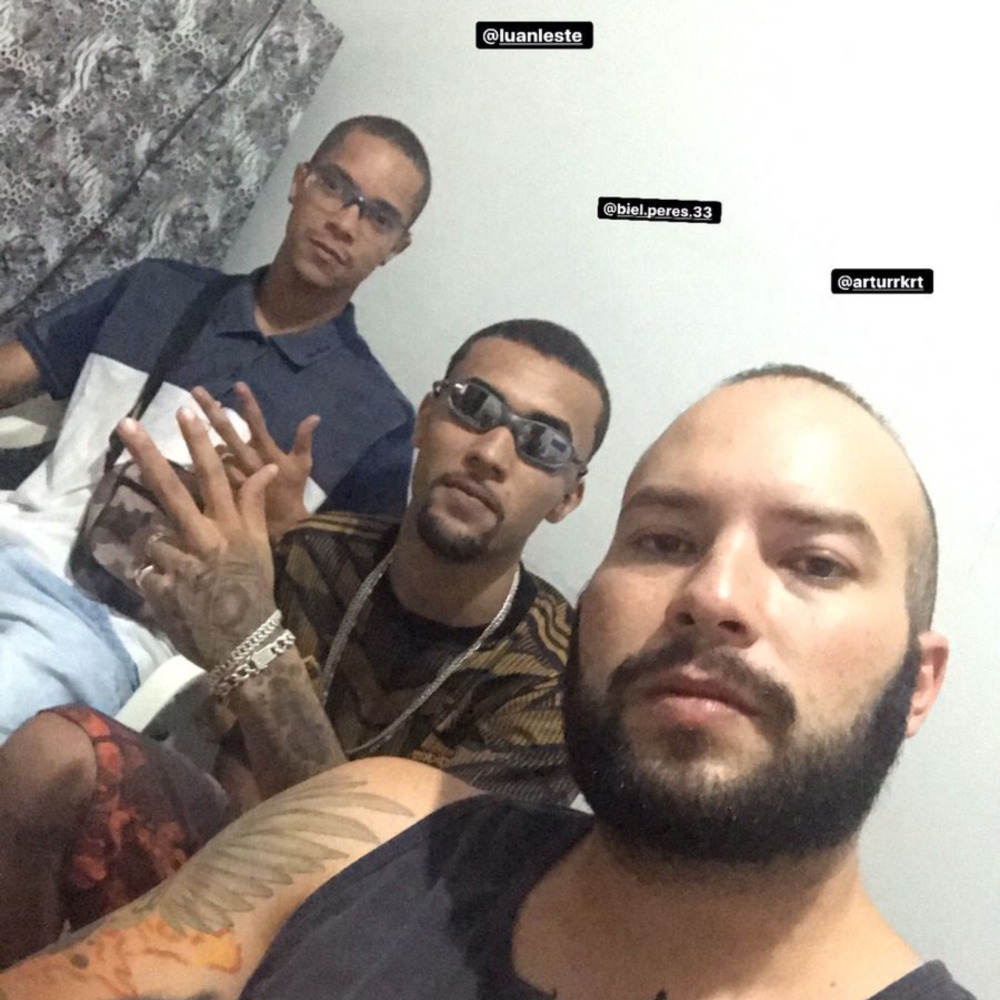 Whisky Armani e Cartier (Explicit)