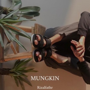 收聽Rizalfathr的Mungkin歌詞歌曲