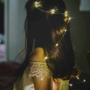 ดาวน์โหลดและฟังเพลง 잔잔한 노래 (순간의 순간) พร้อมเนื้อเพลงจาก Helena Kim