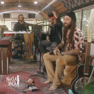 Listen to Vem Cá (Deixa Eu Te Amar) (Bus Live Session) song with lyrics from Nossa Toca
