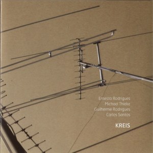 收聽Guilherme Rodrigues的112º23' (feat. Ernesto Rodrigues, Michael Thieke & Carlos Santos)歌詞歌曲